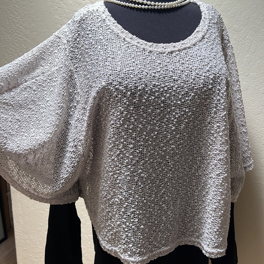 Batwing sleeve Sparkling Sand color Light Sweater Top sz XL Excellent Condition